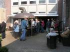 Schachspieler vor der Brauerei